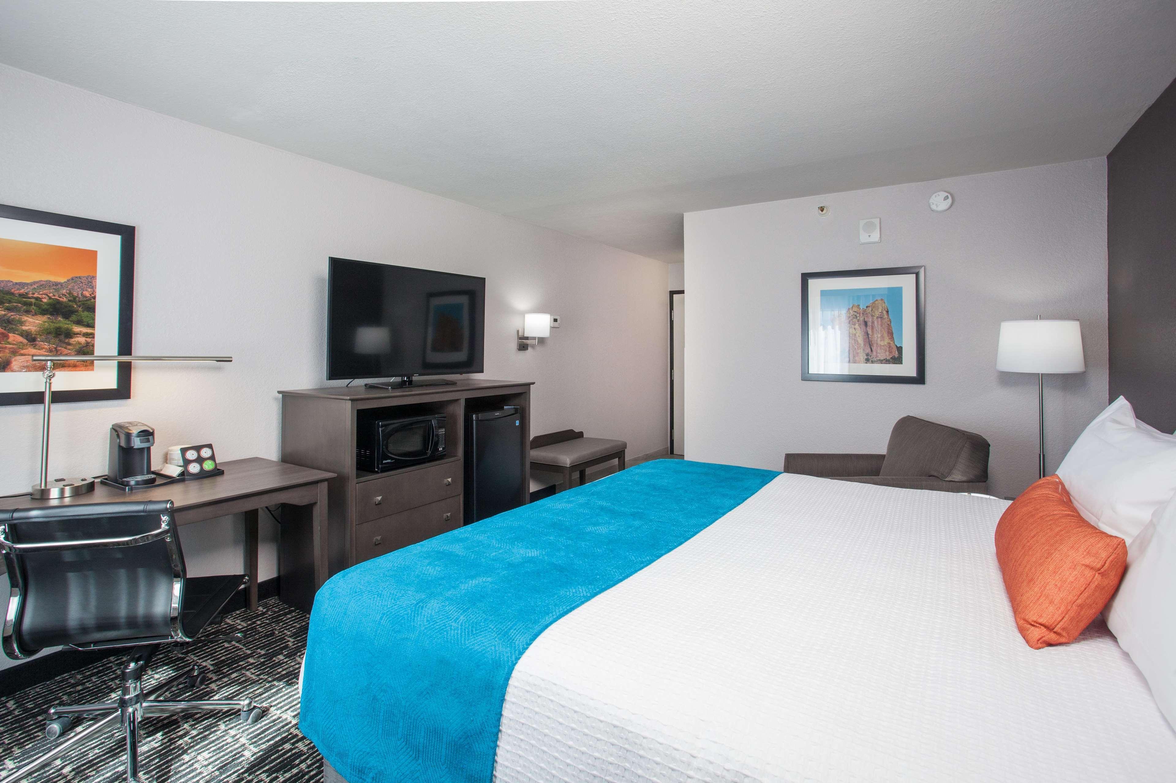 Best Western Holiday Manor Newton Bagian luar foto