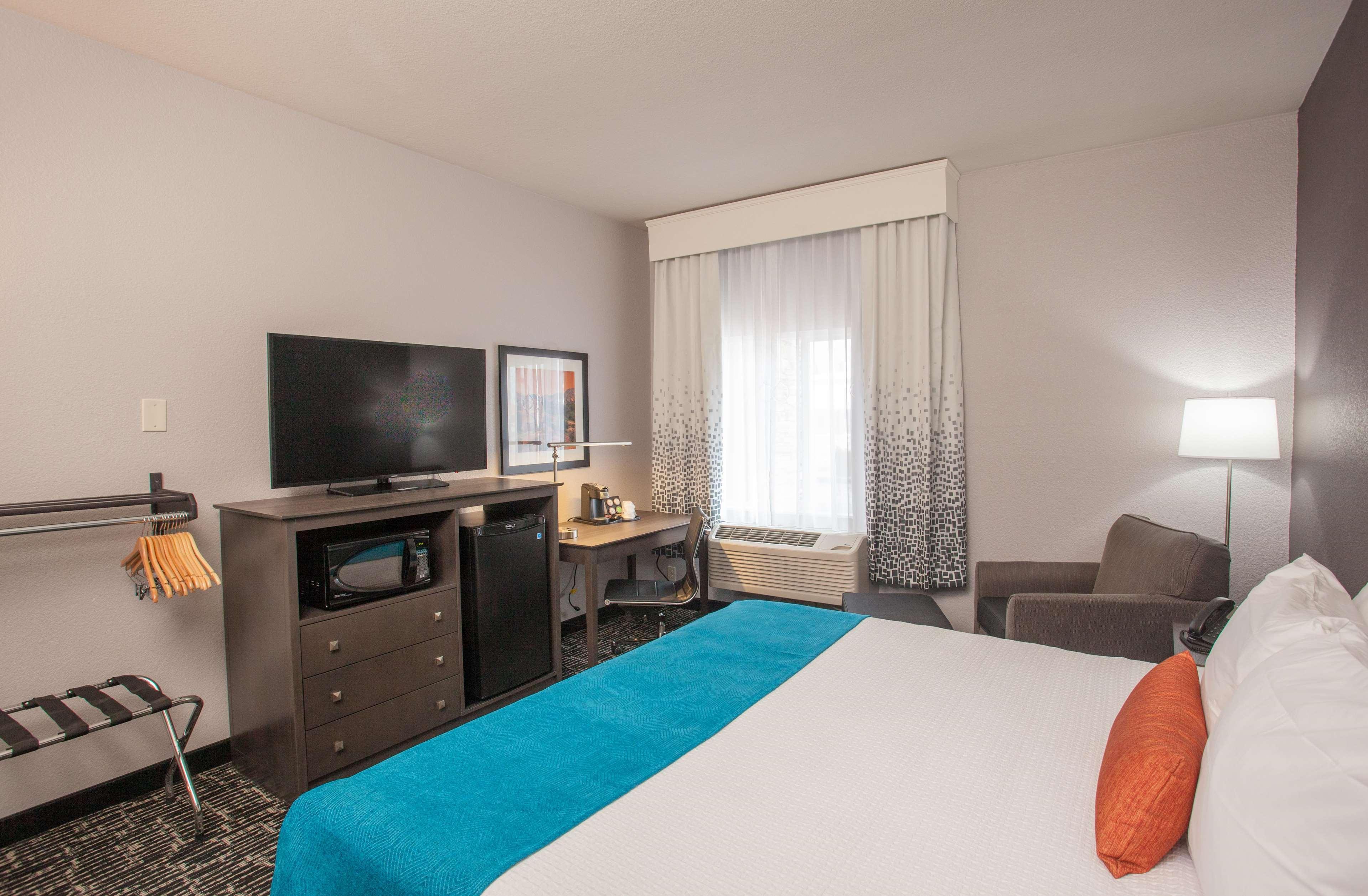 Best Western Holiday Manor Newton Bagian luar foto