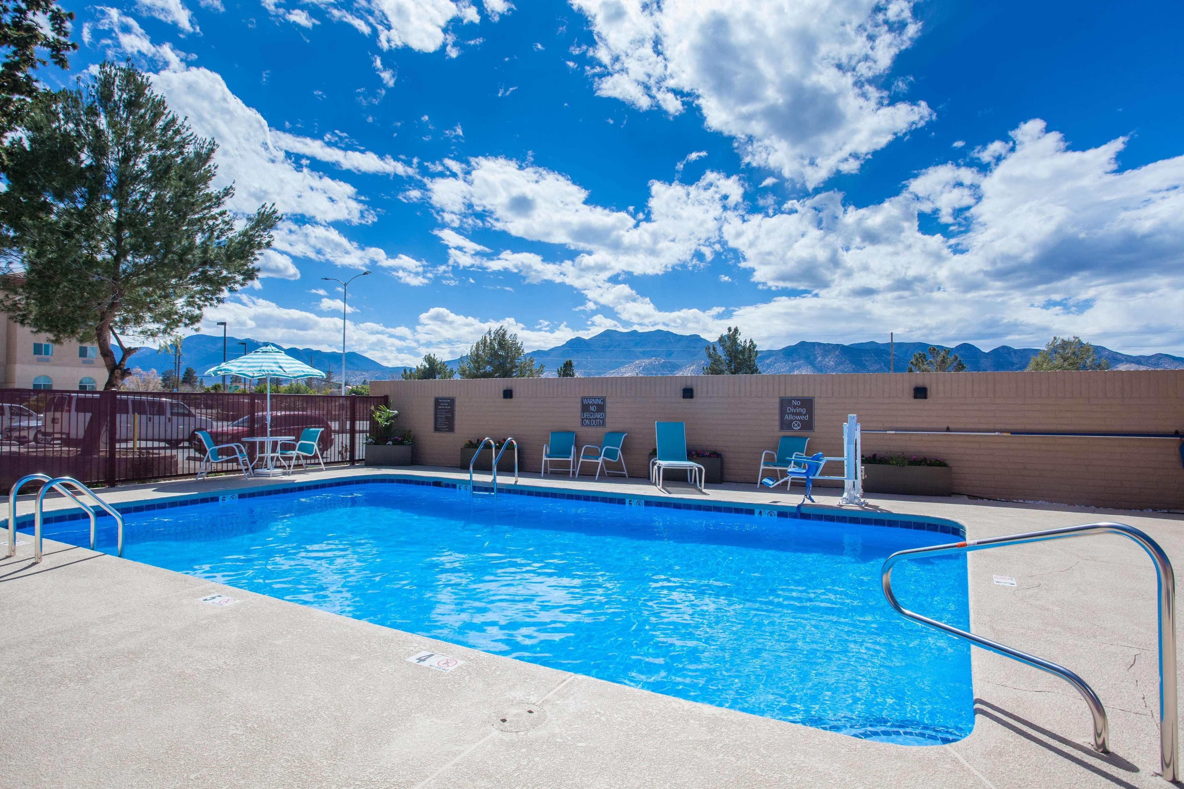 Best Western Holiday Manor Newton Bagian luar foto