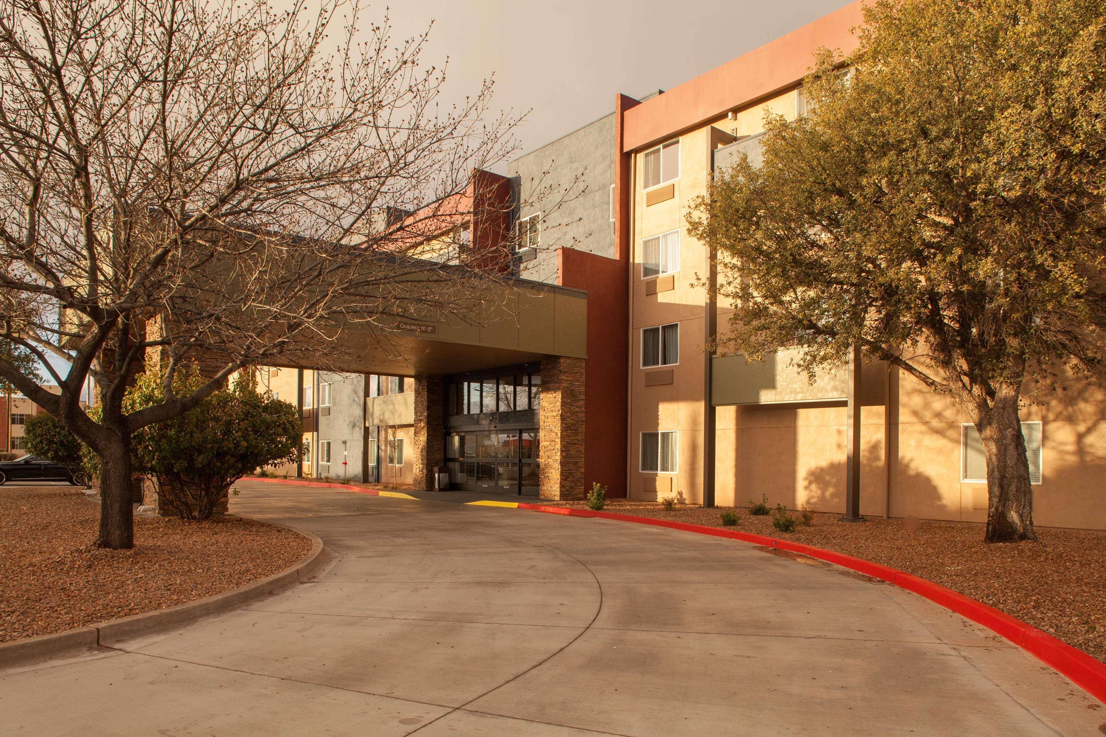 Best Western Holiday Manor Newton Bagian luar foto