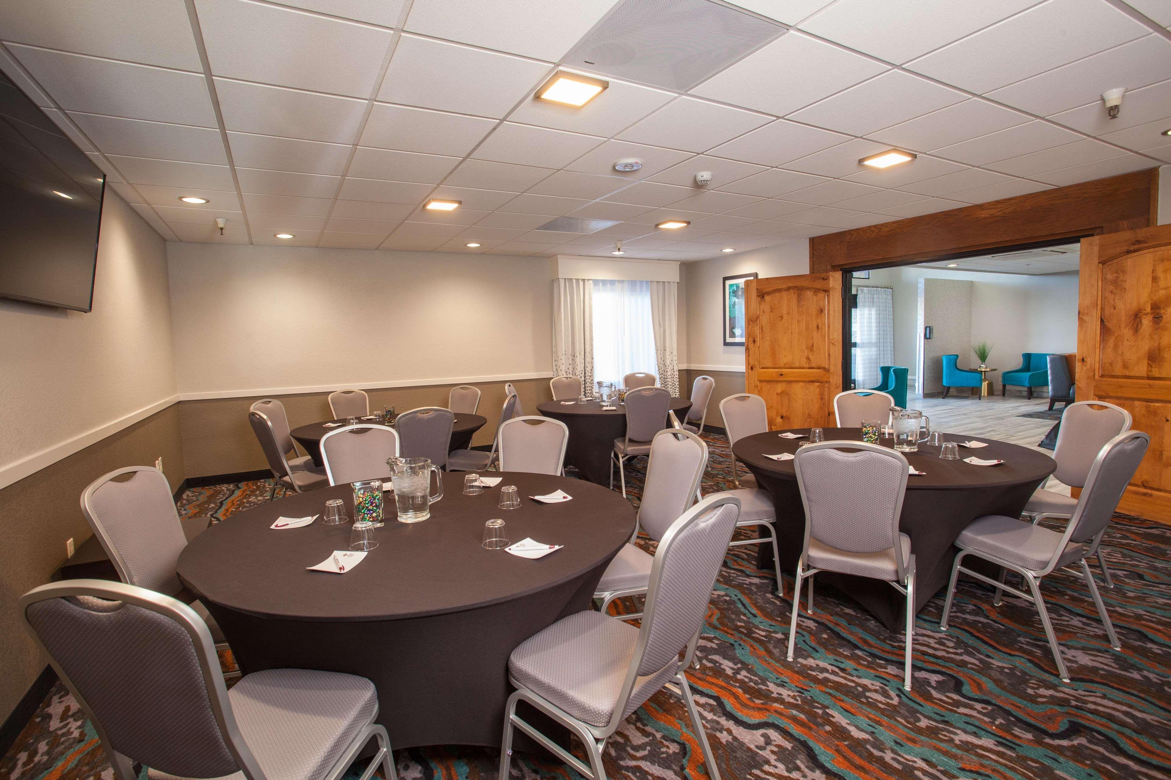 Best Western Holiday Manor Newton Bagian luar foto
