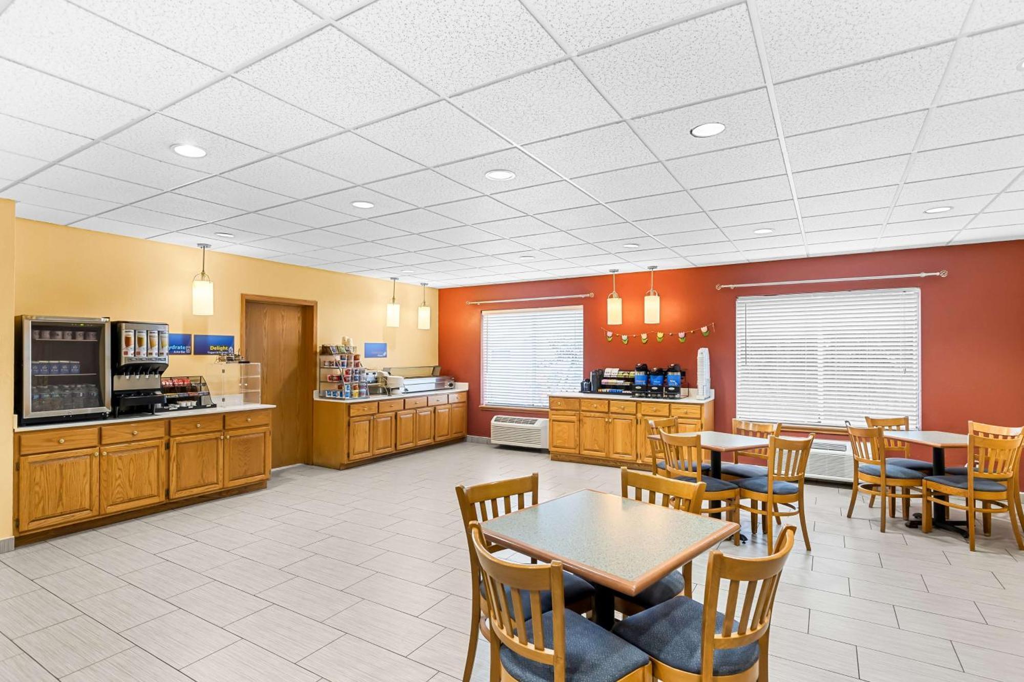 Best Western Holiday Manor Newton Bagian luar foto