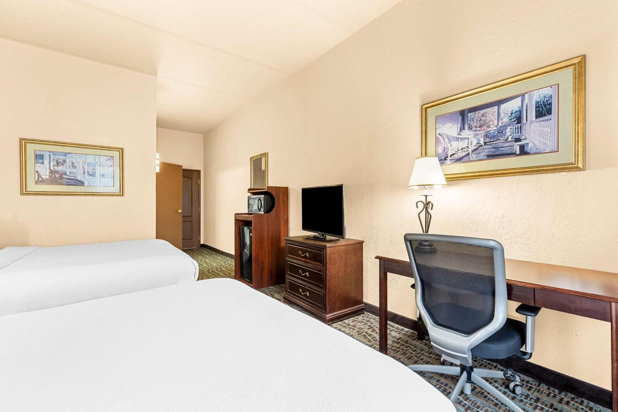 Best Western Holiday Manor Newton Bagian luar foto
