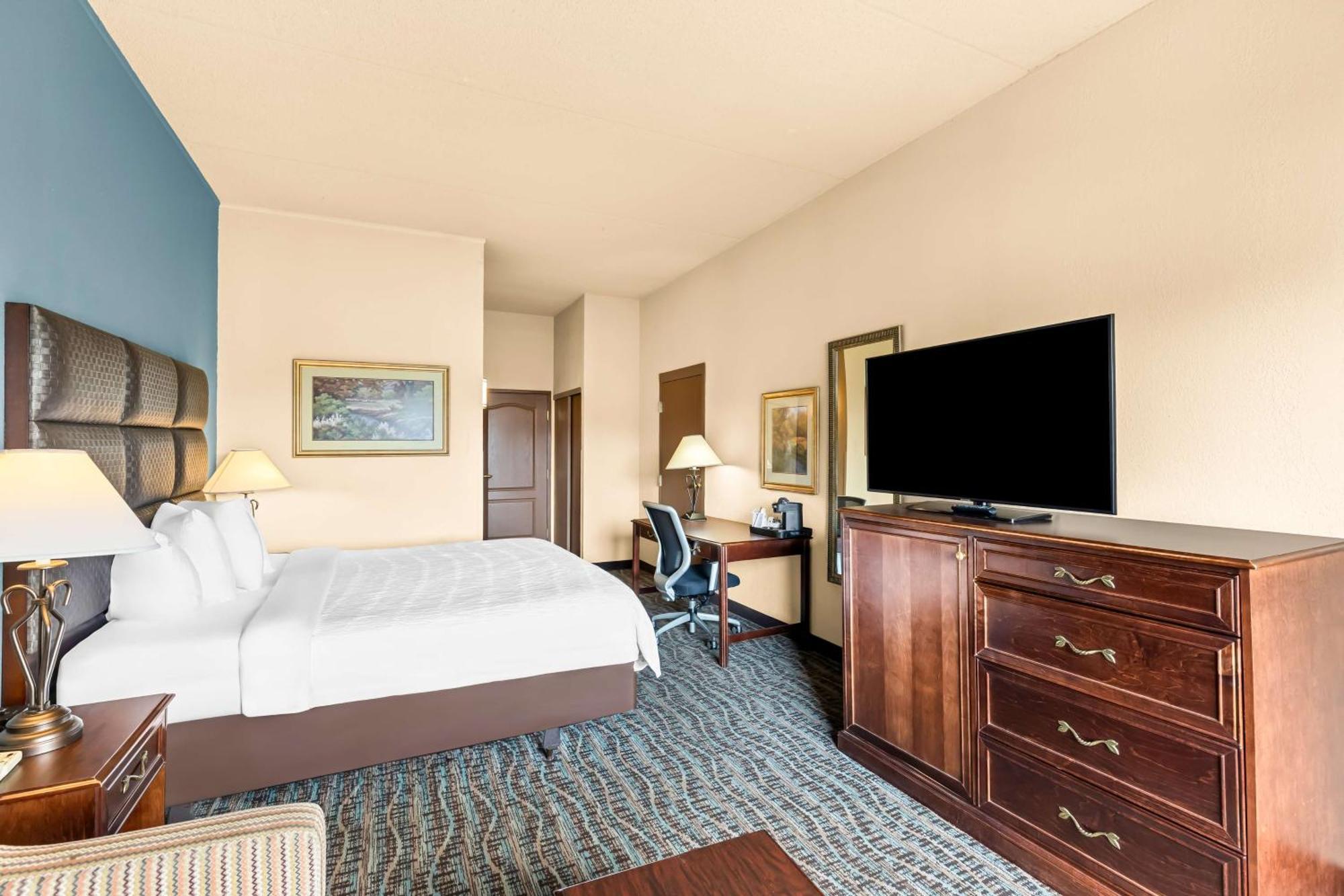 Best Western Holiday Manor Newton Bagian luar foto